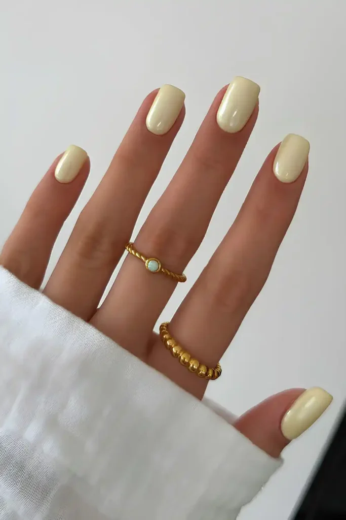 Butter Yellow Chrome Effect Mani