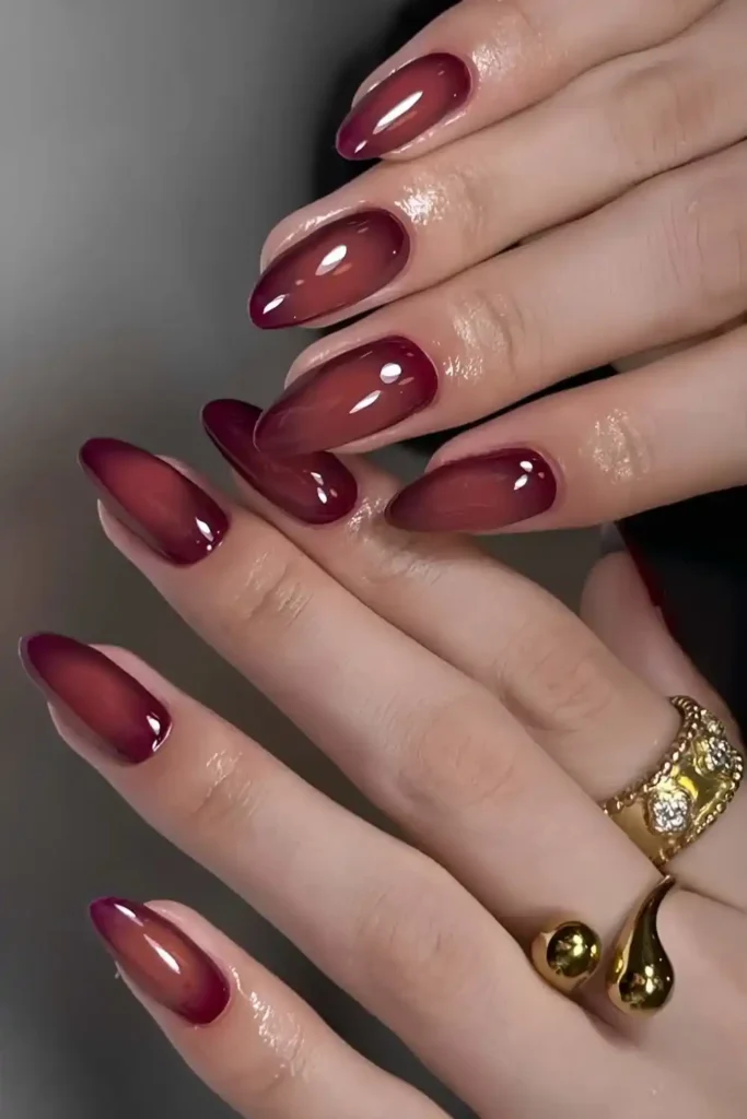 Aura Nails in Two Shades of Red With a Soft Glowing Effect