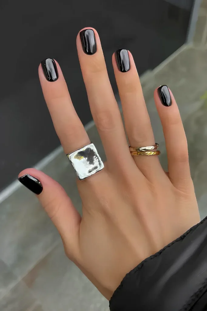 Black Chrome Effect Nails That Shine Beautifully