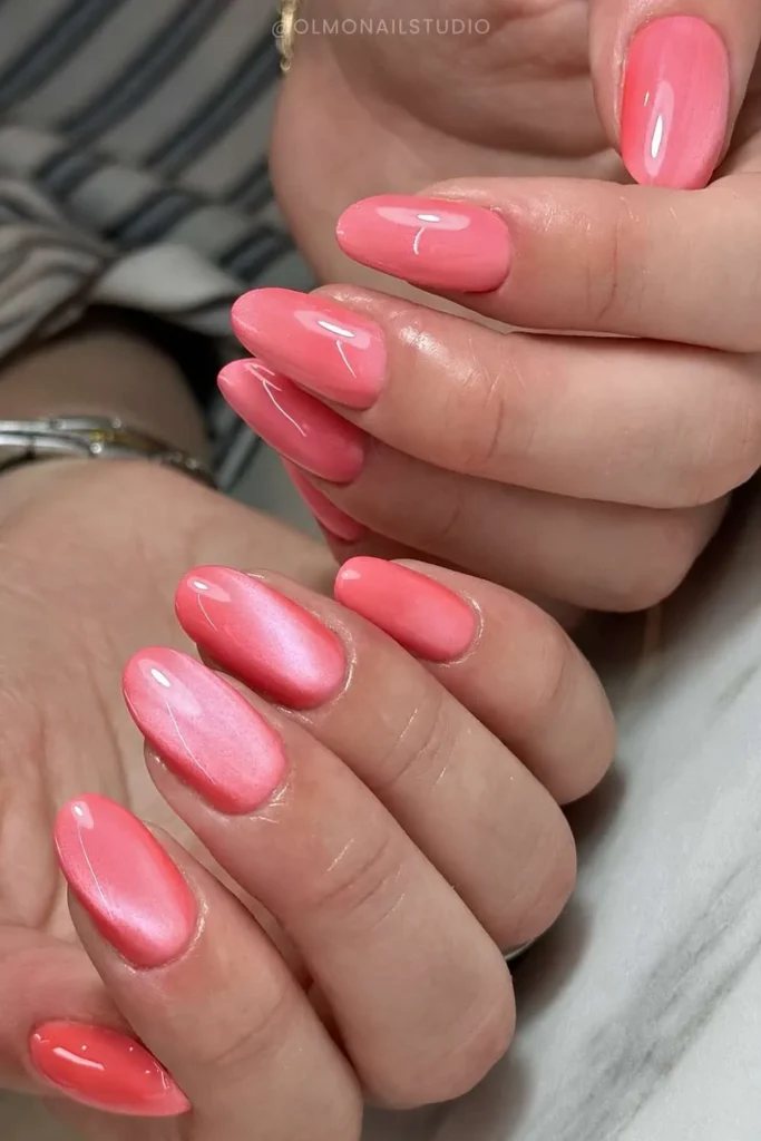 Coral Cat Eye Manicure With a Stunning Magnetic Finish