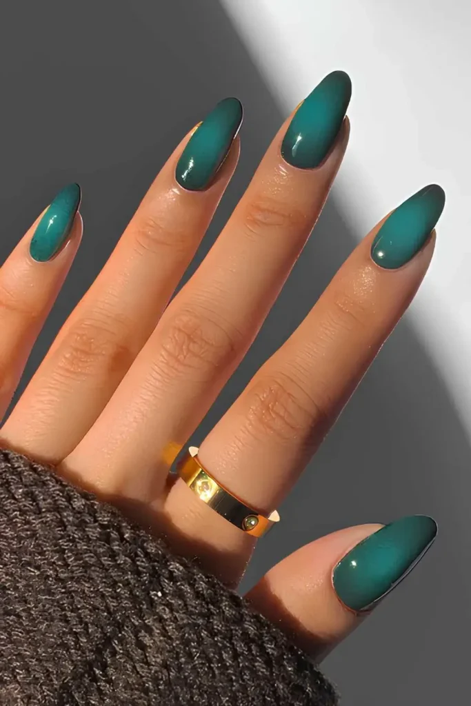 Dark Green Aura Effect Mani With a Dreamy Glowing Look