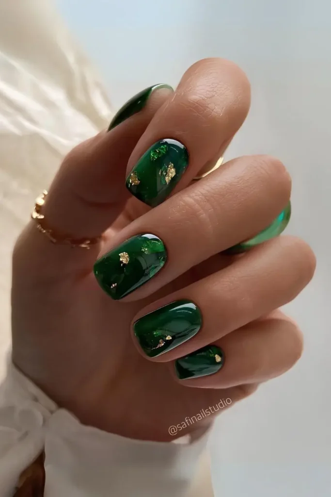 Emerald Green Marble Mani With Gold Accents That Looks Luxurious