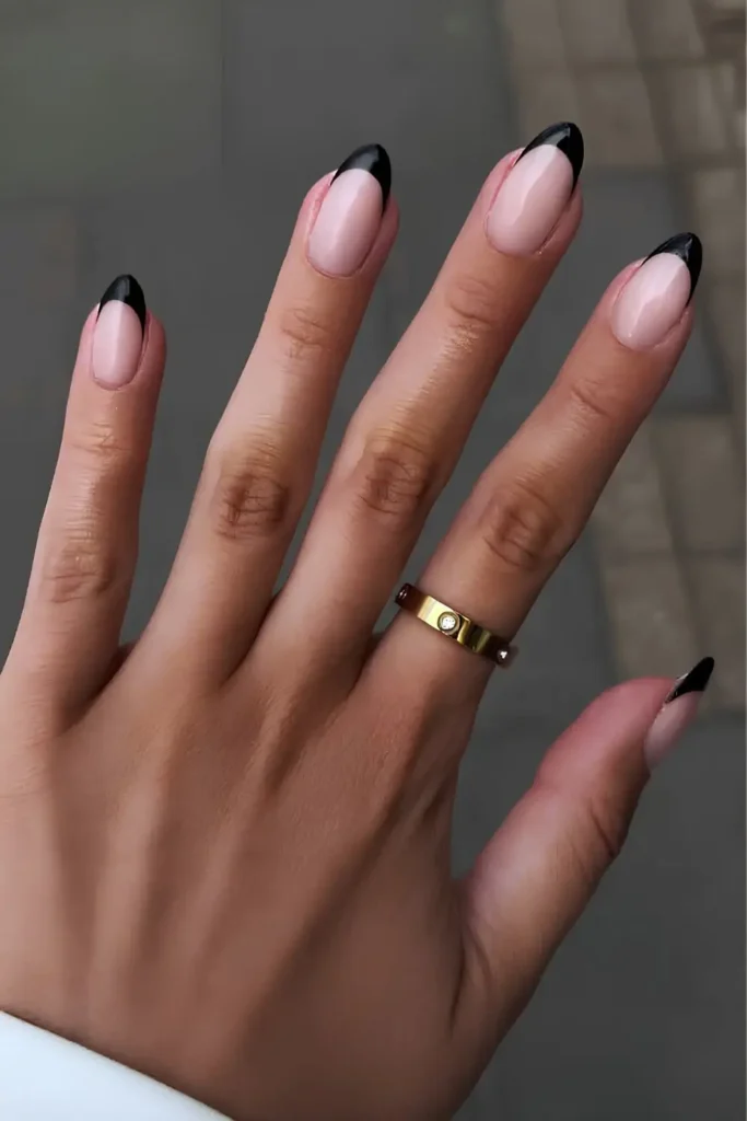 Glossy Black French Tip Manicure for a Timeless Elegant Look