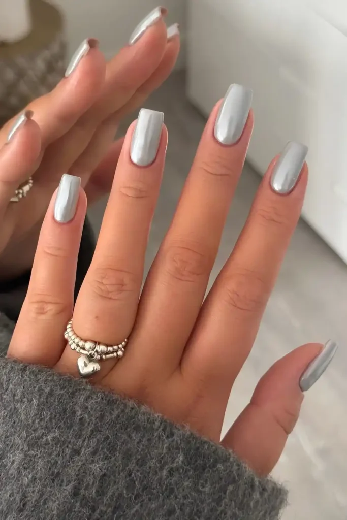 Gray Chrome Effect Manicure That Shines Beautifully