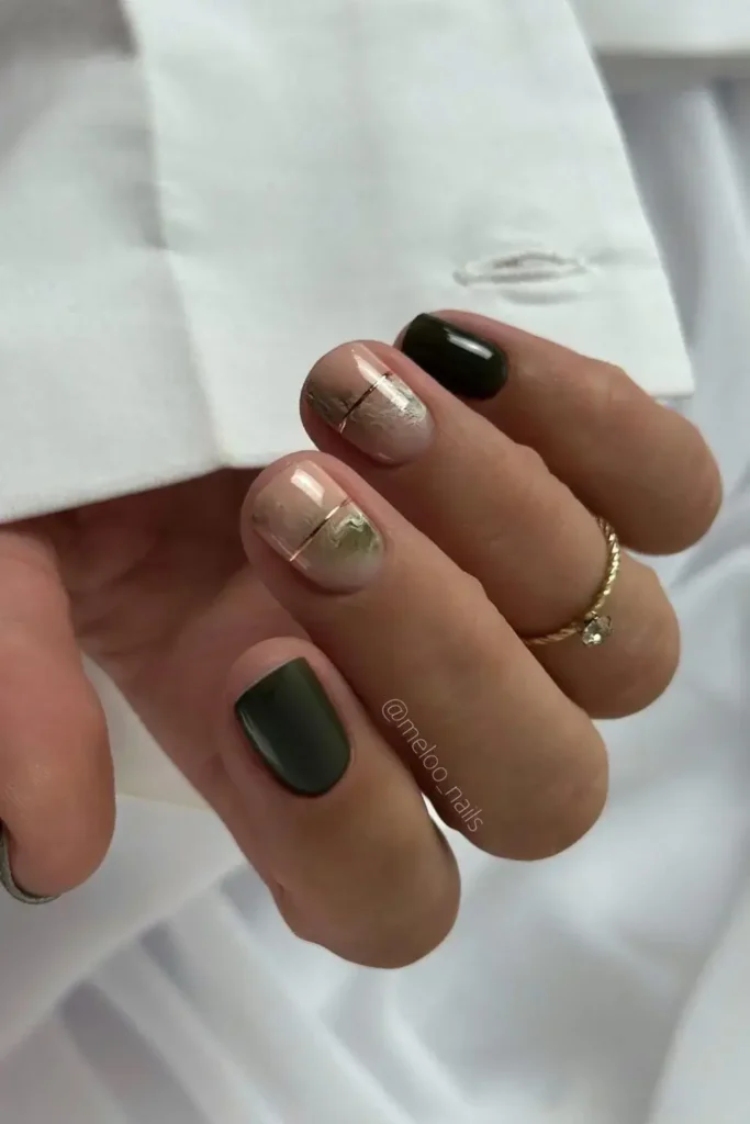 Green Marble Accents on Short Nails That Look Modern and Chic