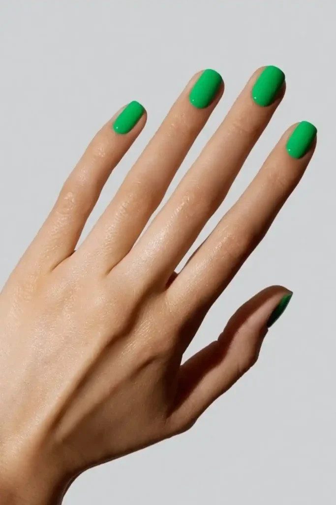 Kelly Green Nails That Instantly Stand Out