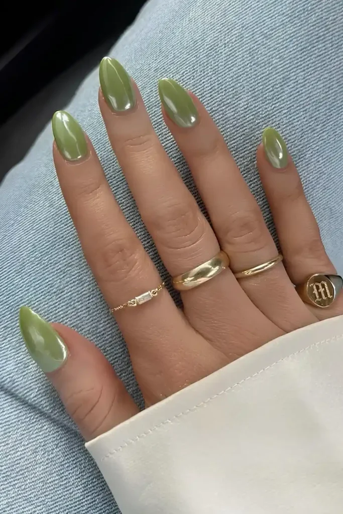 Light Olive Chrome Manicure That Looks Effortlessly Chic