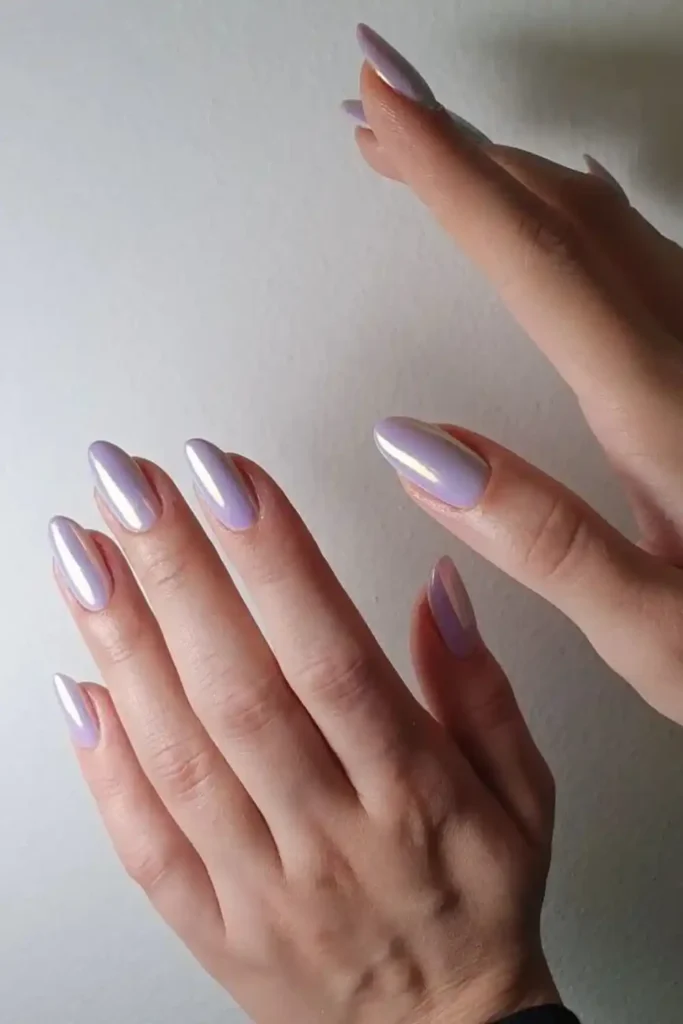Light Purple Chrome Manicure With a Stunning Mirror Shine