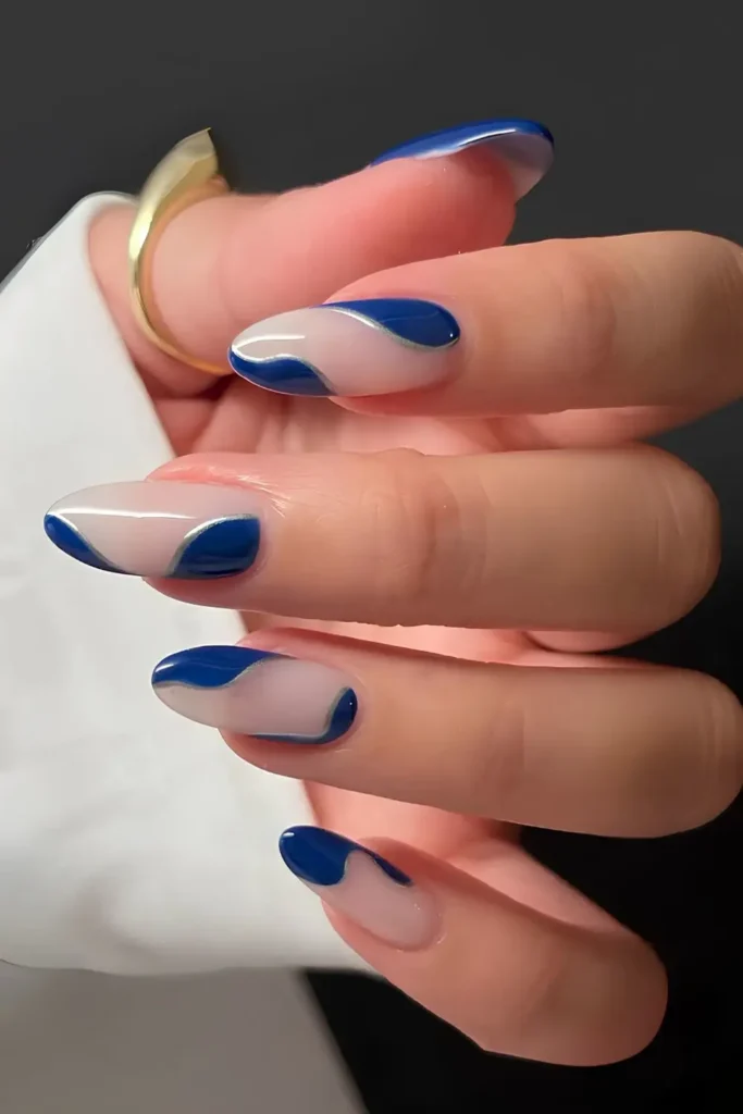 Short and Glossy Navy Blue Nails You'll Want to Try