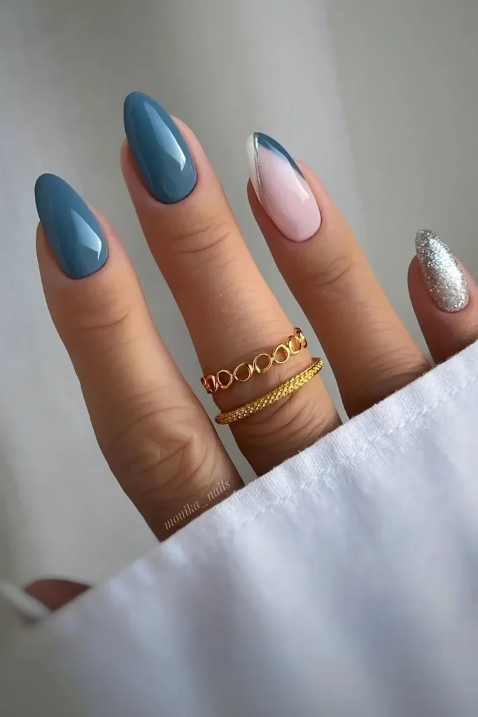 Dark Blue Cat Eye Effect Nails With a Magnetic Finish