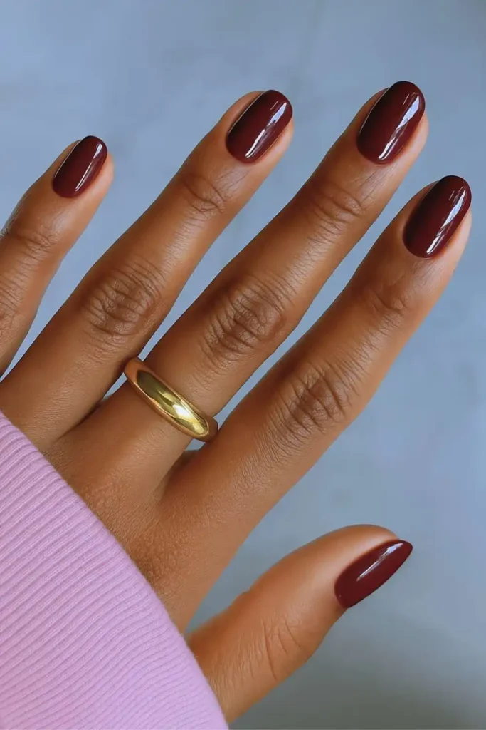 Oval Burgundy Manicure for an Elegant Everyday Style