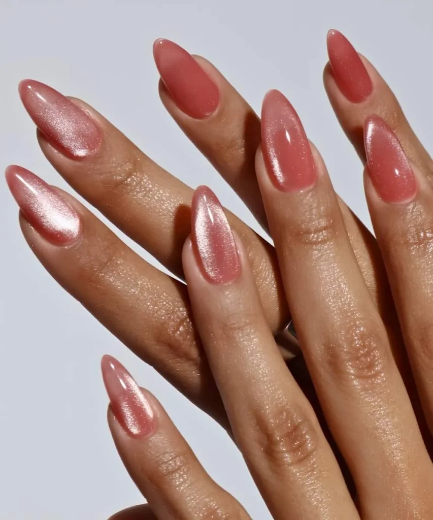 Peach Cat Eye Manicure With a Stunning Magnetic Finish
