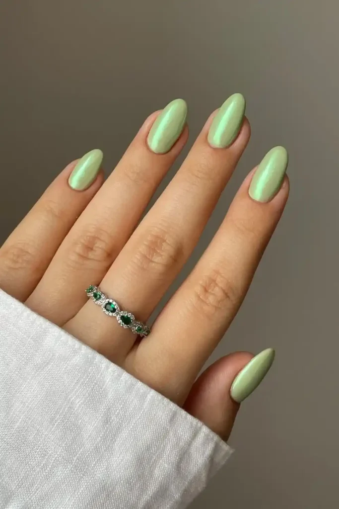 Pistachio Chrome Nails With a Stunning Mirror Finish