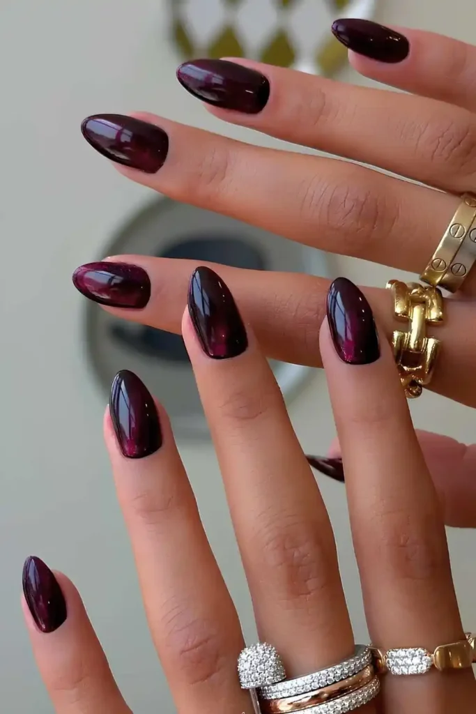 Red and Black Cat Eye Nails With a Stunning Magnetic Finish