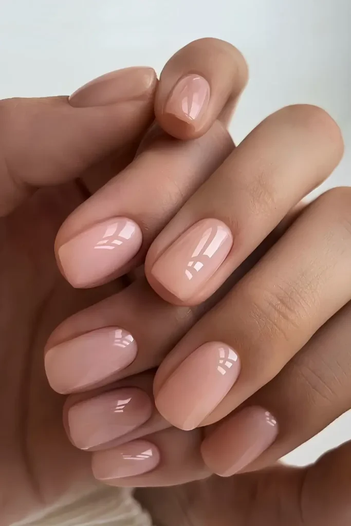 Short and Glossy Nude Manicure That Never Goes Out of Fashion