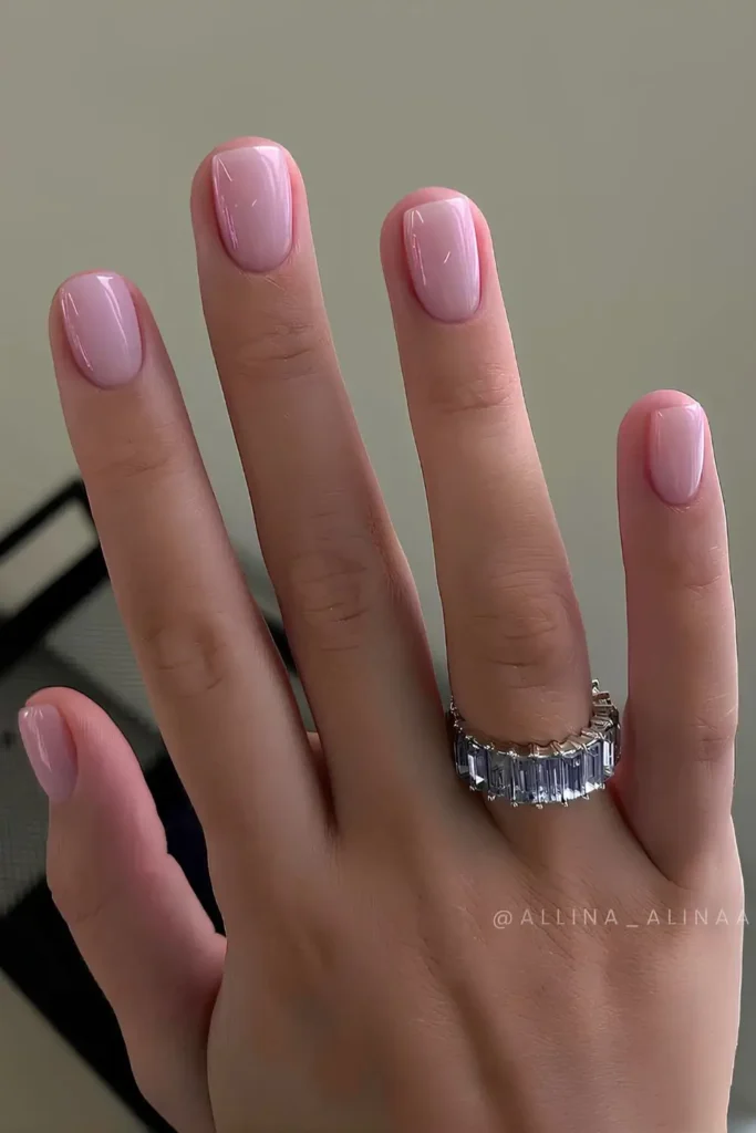 Short and Glossy Pink Manicure for an Elegant Everyday Look