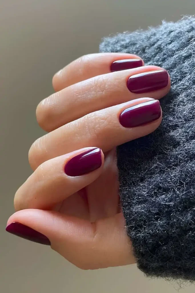 Short and Solid Burgundy Manicure That Looks Timeless