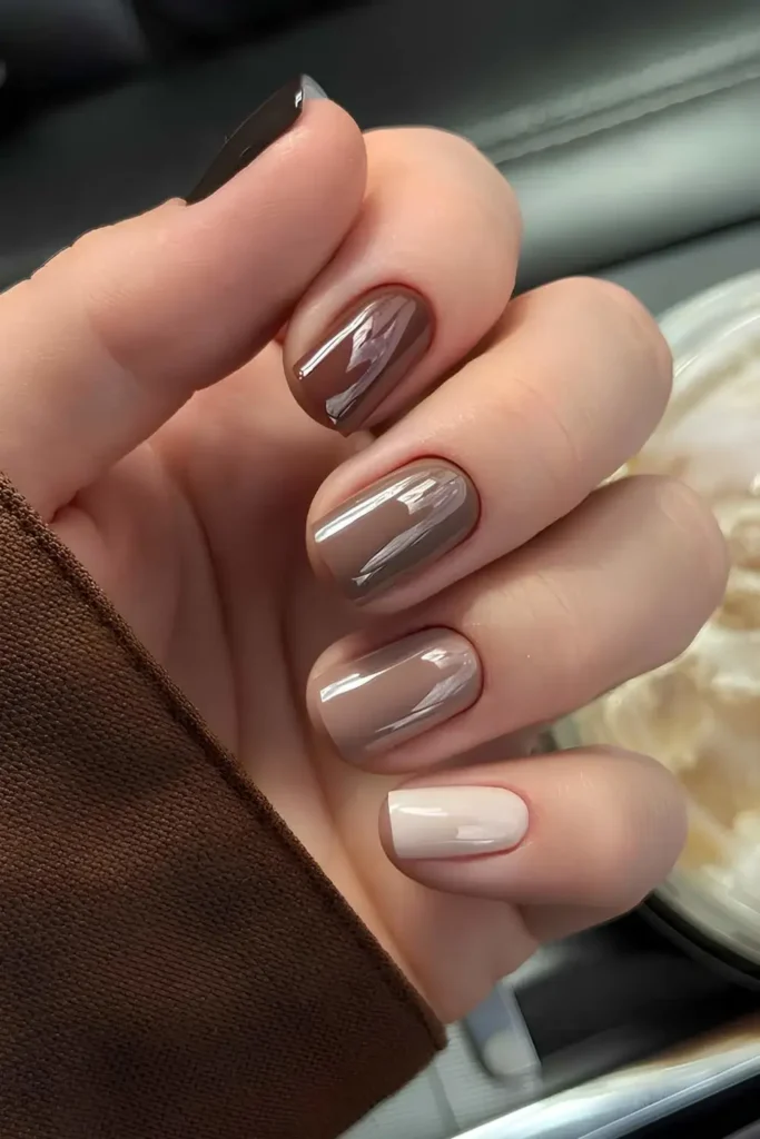 Short Brown Fall Nails for a Cozy Autumn Vibe
