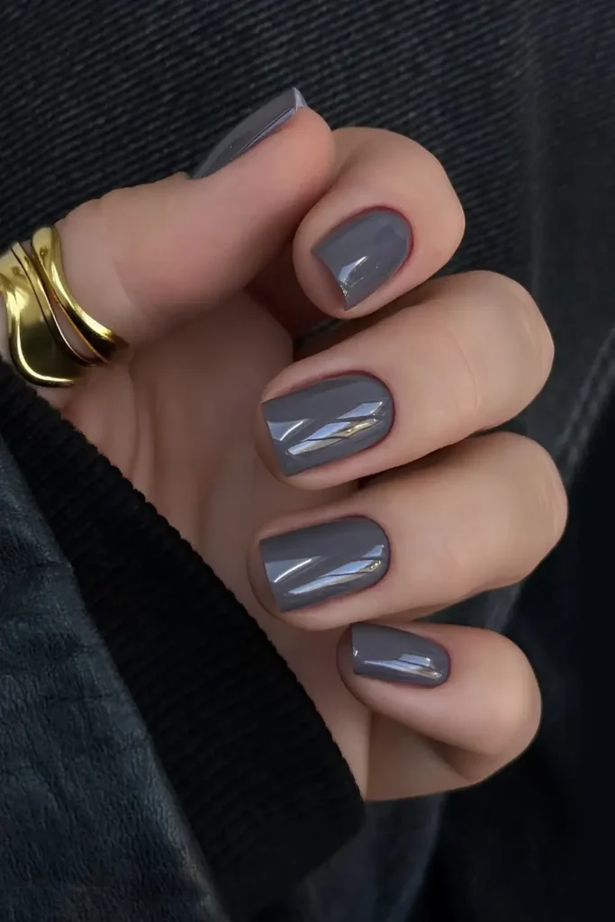 Short Dark Gray Manicure for an Effortlessly Sophisticated Look
