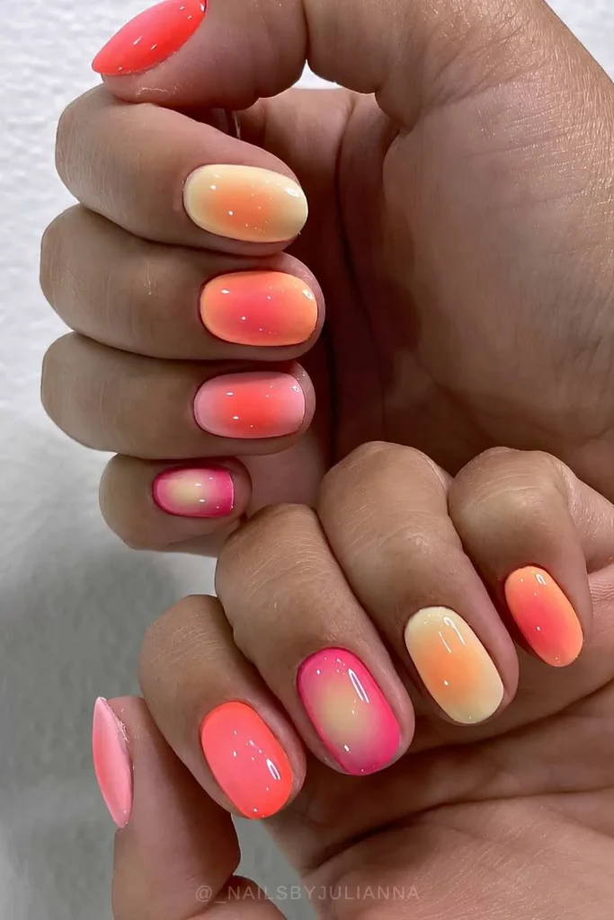 Short Sunset Aura Nails With a Warm Glowing Finish