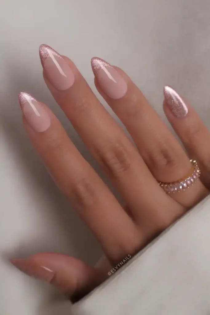 Soft Pink Cat Eye Manicure That Combines Elegance and Shine