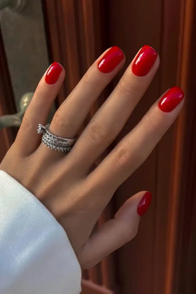 Solid Classic Red Manicure That Always Looks Chic