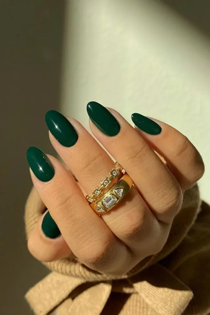 Solid Dark Green Nails With a Clean Timeless Look