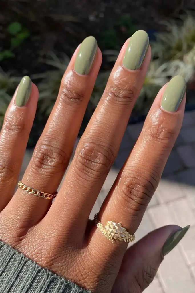 Solid Sage Green Manicure That Never Goes Out of Style