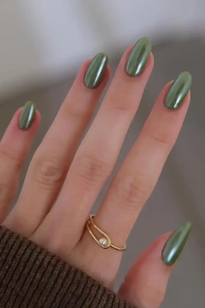 Green Chrome Nails for a Sleek Modern Finish