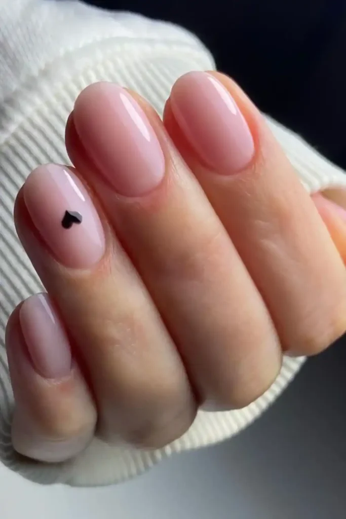 Single Heart Nails for a Cute Minimal Look