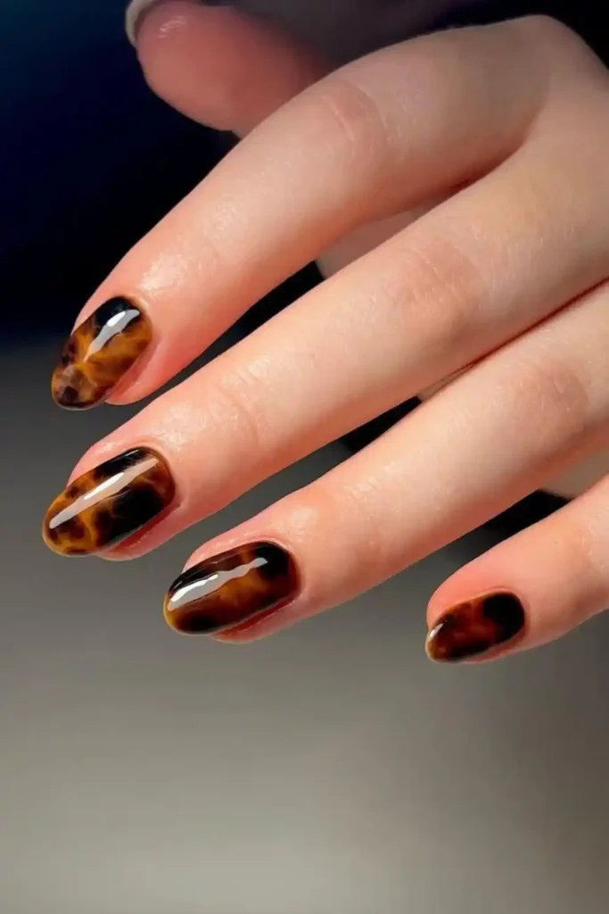 Tortoise Nails for a Timeless Trendy Look