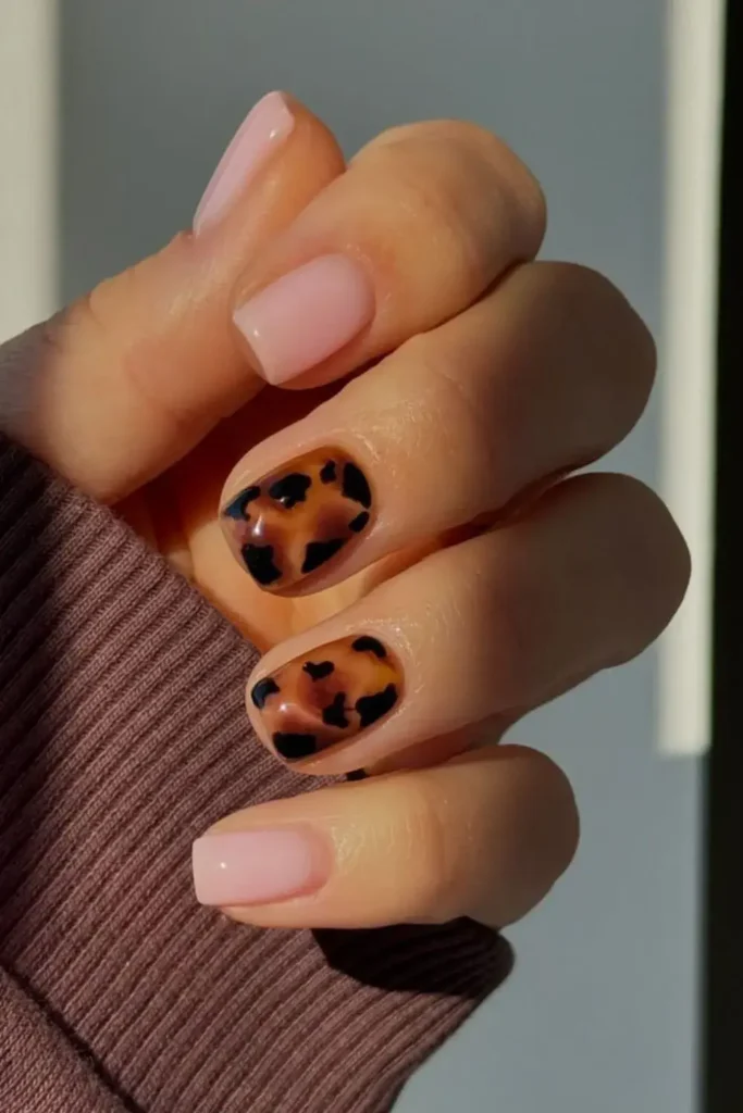 Tortoise Shell Nails That Never Go Out of Style