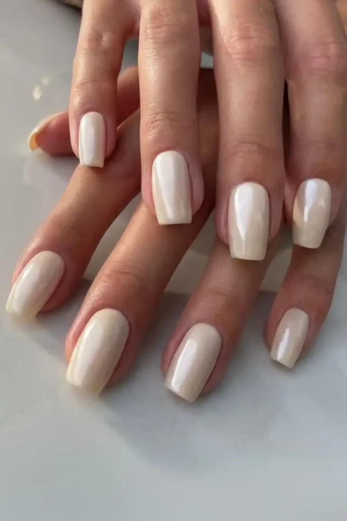 White Chrome Nails With a Stunning Mirror Effect